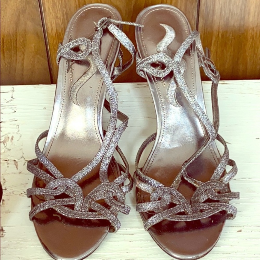 Silvery Heels